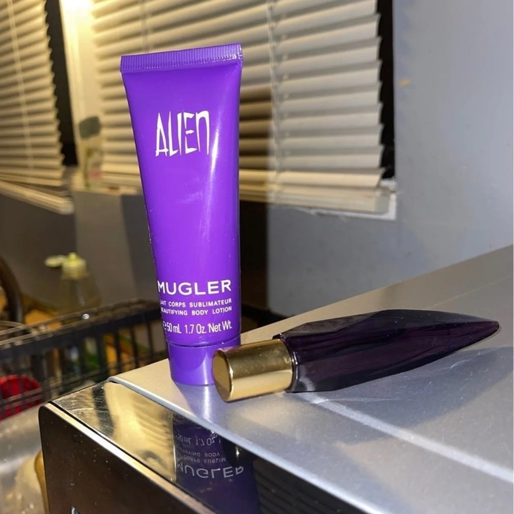 Thierry Mugler Alien 10ml travel spray AND lotion